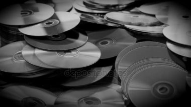 Siyah ve beyaz Video CD ve DVD Disk yalan masada