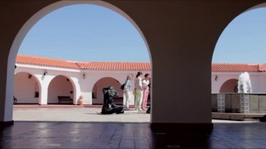 Veranda Ralli Müzesi turist. Caesarea, İsrail
