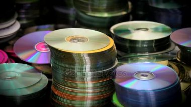 Kompakt optik Dvd veya cd diskler kazık masada duran bulanıklık