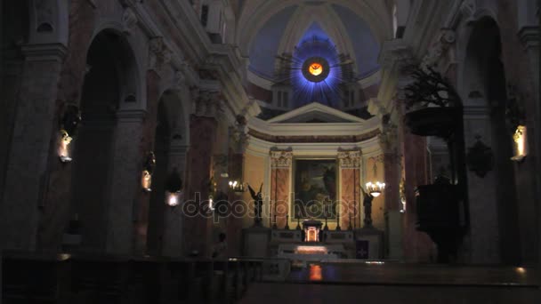 Інтер'єр францисканський Санкт Петра церкви. Jaffa, Сполучені Штати Америки — стокове відео