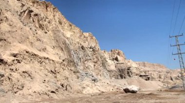 Taşlar yerine İncille Sodom şehri yakınındaki Dead Sea, İsrail