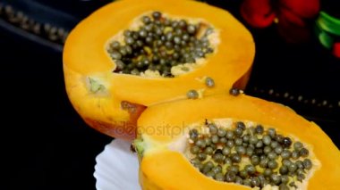 Olgun tropikal Papaya kesmek