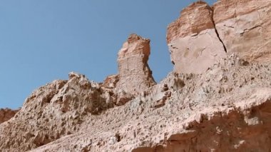 Çok karısı Rock Dead Sea, İsrail yakınındaki