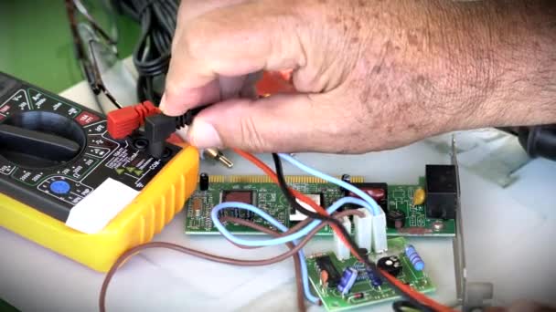 Technicien en électronique en milieu de travail 