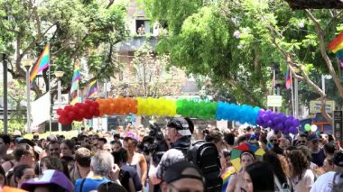 Foto muhabir çalışmalarının yavaş hareket görünümü