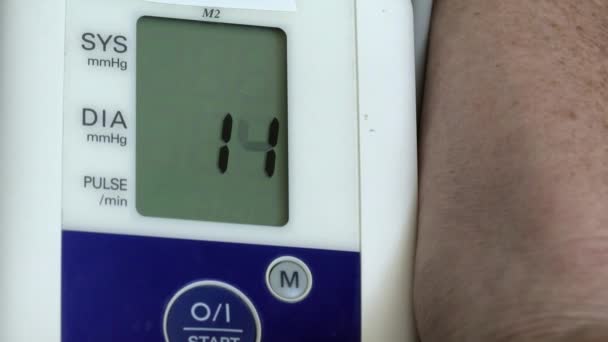 Werk van de elektronische Blood Pressure Monitor — Stockvideo