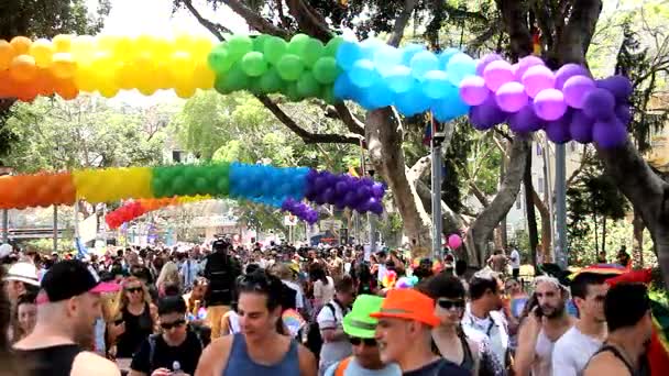 Yüzlerce insan Gay Parade, Tel Aviv — Stok video