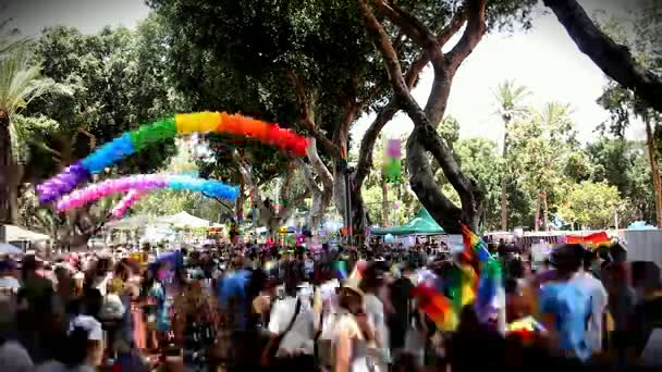 Colorida vista del desfile gay en Tel Aviv — Vídeo de stock