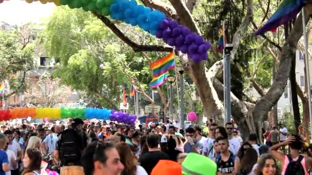 Renkli Gay gurur geçit töreninde Tel Aviv — Stok video