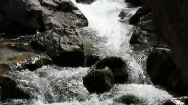 Cachoeira em Olympus Mountains, Grecia . — Vídeo de Stock