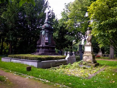 Eski mezarlıkta yaz Dsseldorf içinde. Almanya