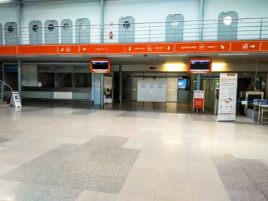 Karlovy Vary yeni Havaalanı iç. Kalkış hal. Check-in bölgesi