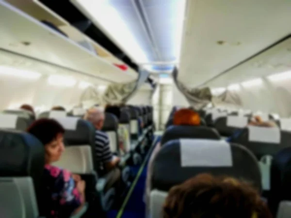 Interiör i flygplan med passagerare på säten — Stockfoto