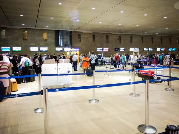 The departure hall of the Ben Gurion international airport. Chec — Stock Photo, Image