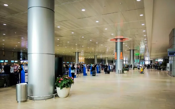 The departure hall of the Ben Gurion international airport. Check in zone — Stock Photo, Image