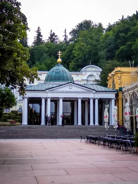 Marianske Lazne 'de sabah başlarında Cross kaynağı