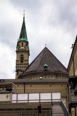 Opera ile evreleme için açık havada geleneksel geçici konser salonu