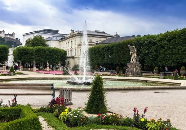 米拉贝尔城堡附近的米拉贝尔花园。萨尔茨堡.奥地利 — 图库照片