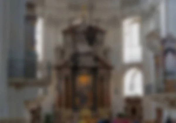 罗马天主教 a 巴洛克大教堂的室内模糊景观 — 图库照片