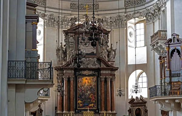 Interno della cattedrale barocca dell'arcidiocesi cattolica romana. Salisburgo — Foto Stock