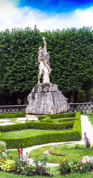 Statue im mirabellgarten in der nähe von mirabellschloss. salzburg. Österreich — Stockfoto