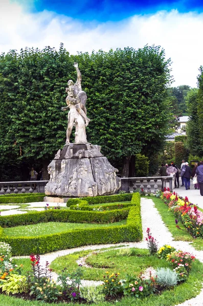 Статуя в саду Мірабель біля замку Мірабель. Зальцбург. Австрія — стокове фото
