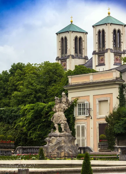 Giardino Mirabel vicino al Castello Mirabell. Salisburgo. Austria — Foto Stock