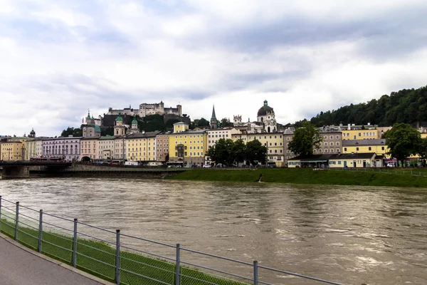 Centro histórico e ruas de Salzburgo. Áustria . — Fotografia de Stock