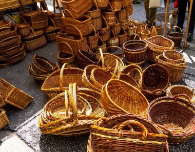 Eski Salzburg bölgesinde şehir piyasada hasır sepetleri