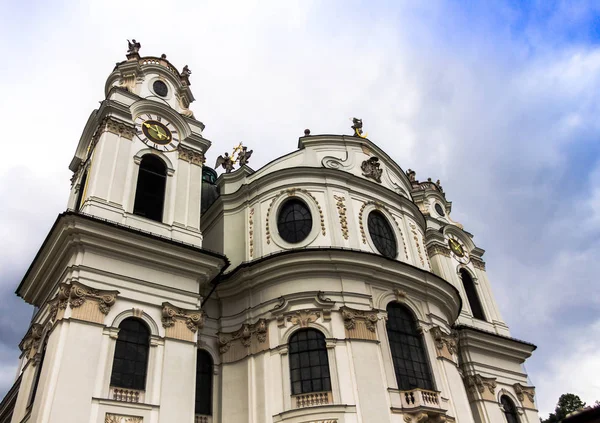 Collegiate Church (Kollegienkirche) en af de vigtigste og smukkeste barok arkitektur i Salzburg - Stock-foto