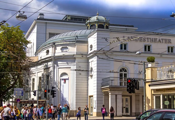 Salzburger staatstheater und hotel bristol. ausria — Stockfoto