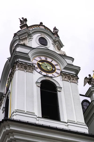 Collegiate Church (Kollegienkirche) en af de vigtigste og smukkeste barok arkitektur i Salzburg - Stock-foto