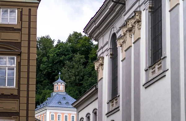 Вид на знаменитий середньовічними вулицями, Зальцбург, Австрія — стокове фото
