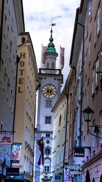 Vista de las famosas calles medievales de Salzburgo, Austria — Foto de Stock