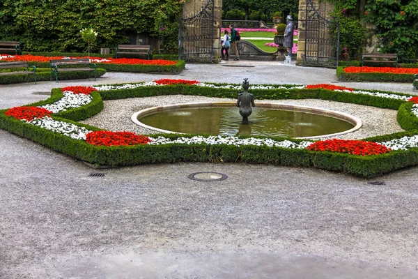 Сад Мирабель рядом с замком Мирабель. Зальцбург. Австрия — стоковое фото