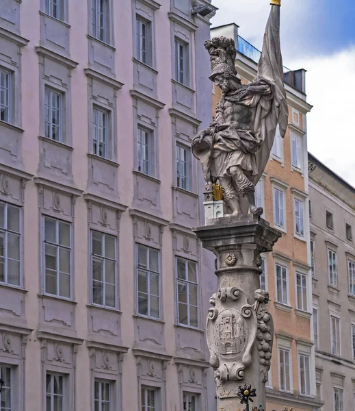 Pomnik św. Floriana na placu Alter markt, Salzburg, Austria — Zdjęcie stockowe