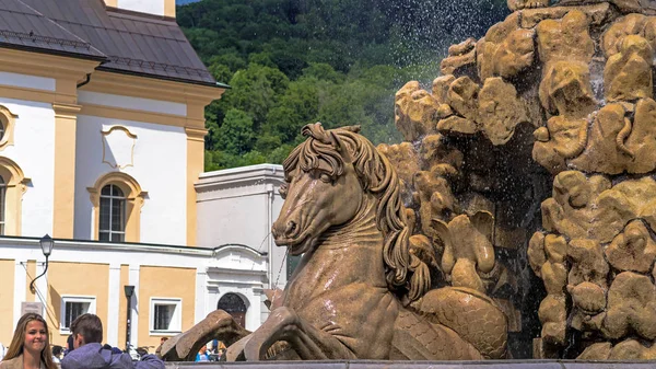 Austria, Salzburg, fountain on Residenzplatz — Stock Photo, Image