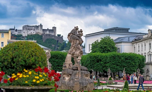 米拉贝尔城堡附近的米拉贝尔花园。萨尔茨堡.奥地利 — 图库照片