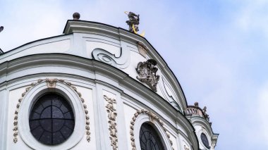 Collegiate Kilisesi (Kollegienkirche) en önemli bir