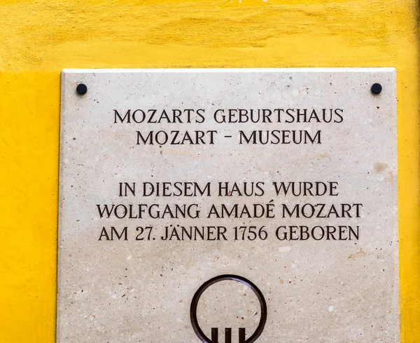 Lugar de nacimiento de Wolfgang Amadeus Mozart en Salzburgo, Austria —  Fotos de Stock