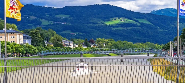 Beautiful view on Salzburg city and Alp mountains, Salzburg, Aus — Stock Photo, Image