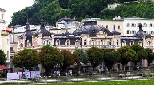 Gyönyörű utcáin Salzburg, Salzburg, Ausztria — Stock Fotó