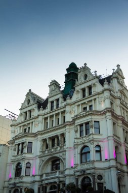 Trafalgar Meydanı yakınındaki Simgesel Yapı binalar