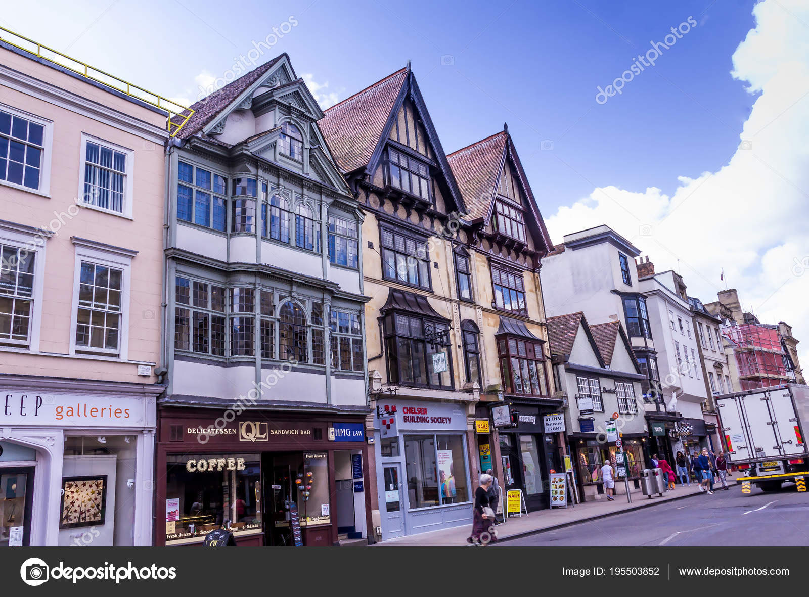 Street View Of High Street In Oxford Uk Stock Editorial Photo