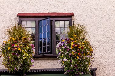 İngiliz vintage house windows eski şehir.