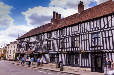 Falcon hotel Stratford Upon Avon, Warwickshire yakınındaki tanımlanamayan turist Chapel sokak. İngiltere, Amerika Birleşik Devletleri