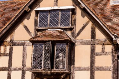 İngiliz vintage house windows eski şehir.