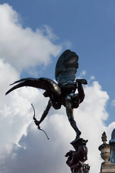 Eros love socha na Piccadilly Circus. Londýn, Velká Británie. — Stock fotografie