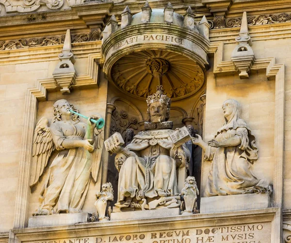 Beş Oxford Bodleian Kütüphanesi konut sipariş kulesinde dekorasyon detay — Stok fotoğraf