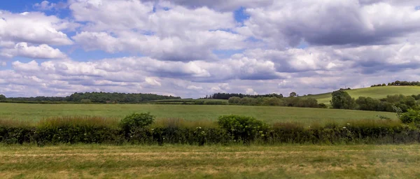 Englischer Sommer bewölkt Tageslandschaft — Stockfoto